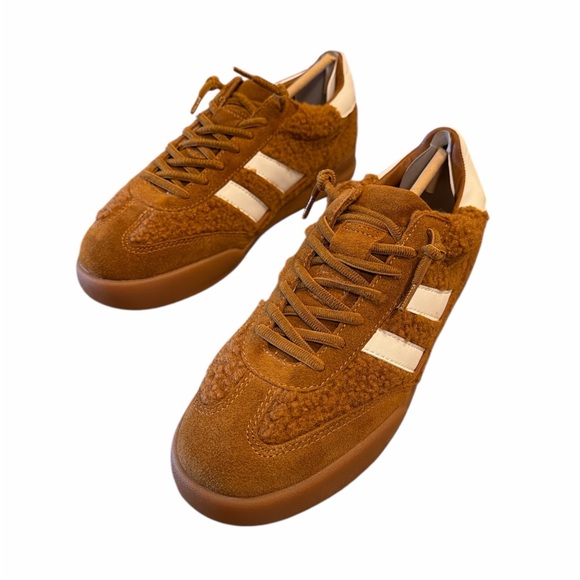 Steve Madden Sneaker Size 7.5 Camel Brown Cream Contrast Stripes Sherpa New - Picture 2 of 11